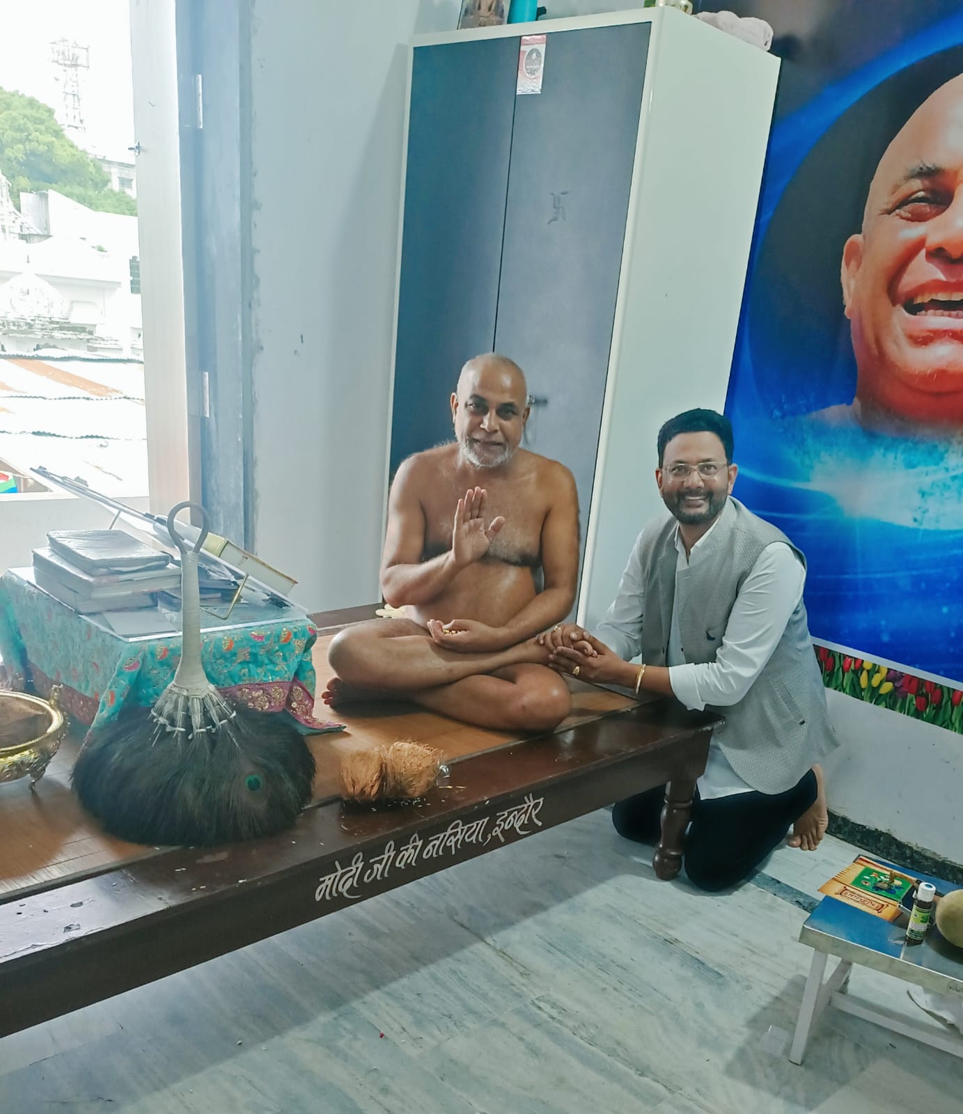पूज्य दिगंबर मुनिराज का मंगल आशीर्वाद